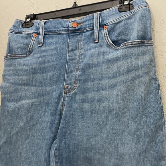 Madewell Pull-On Jeans in Keefe Wash, NA951 - Picture 3 of 11